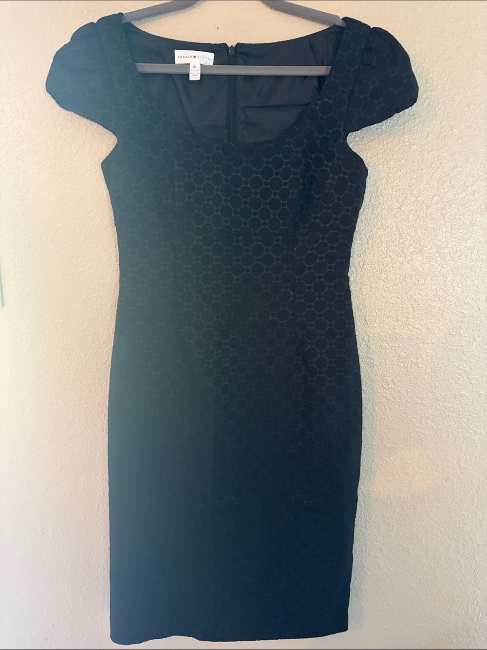 London Style Black Textured Cap-Sleeve Midi Dress